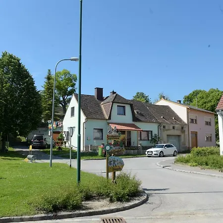 Nitsch - Gaestehaus Nitsch * Prinzendorf an Der Zaya